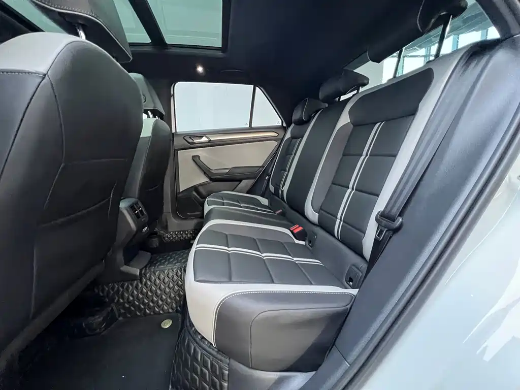 Volkswagen T-Roc — фото 19