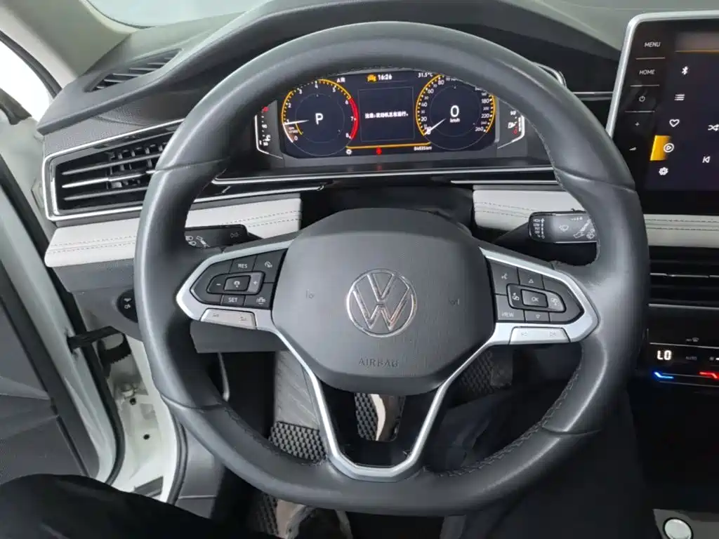 Volkswagen Tiguan L — фото 11