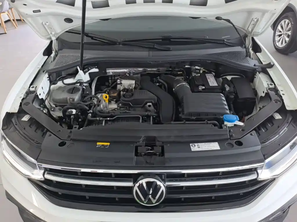 Volkswagen Tiguan L — фото 20