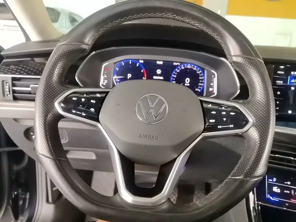 Volkswagen Passat — фото 11