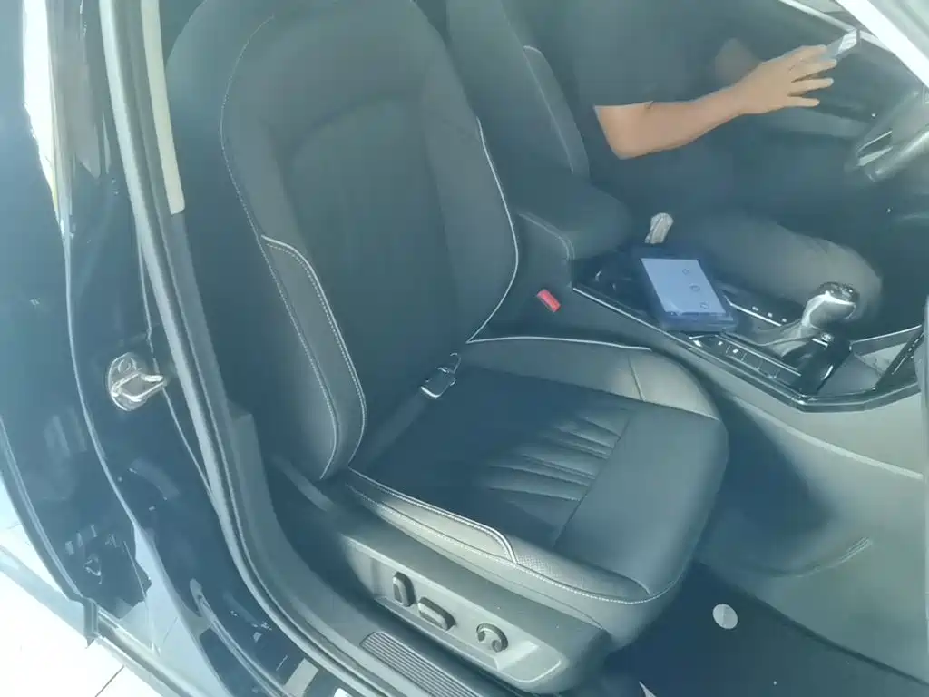 Volkswagen Passat — фото 25