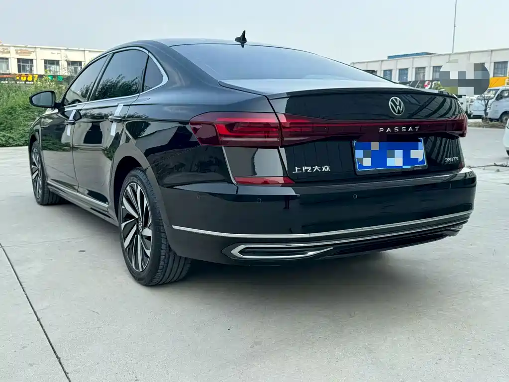 Volkswagen Passat — фото 5