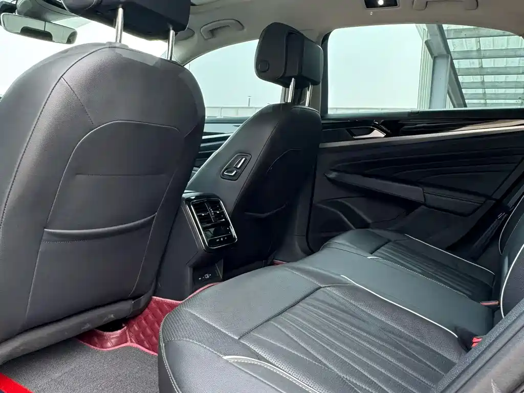 Volkswagen Passat — фото 7