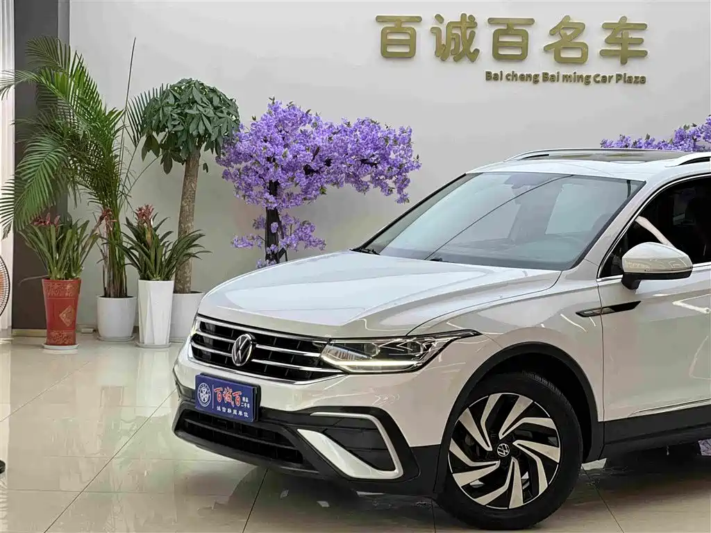 Volkswagen Tiguan L — фото 2