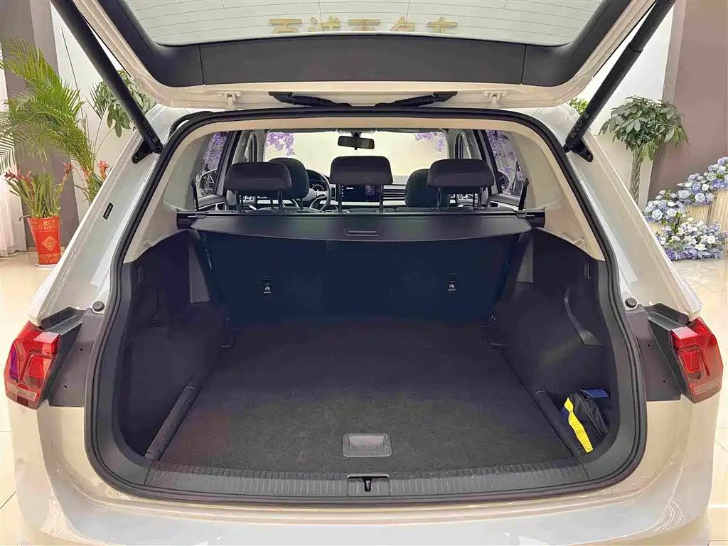 Volkswagen Tiguan L — фото 21