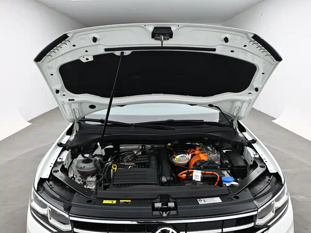 Volkswagen Tiguan L PHEV — фото 17