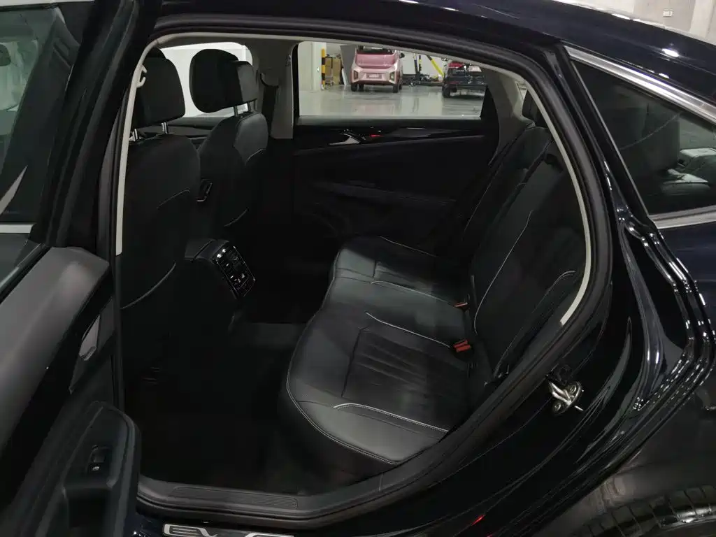 Volkswagen Passat — фото 15