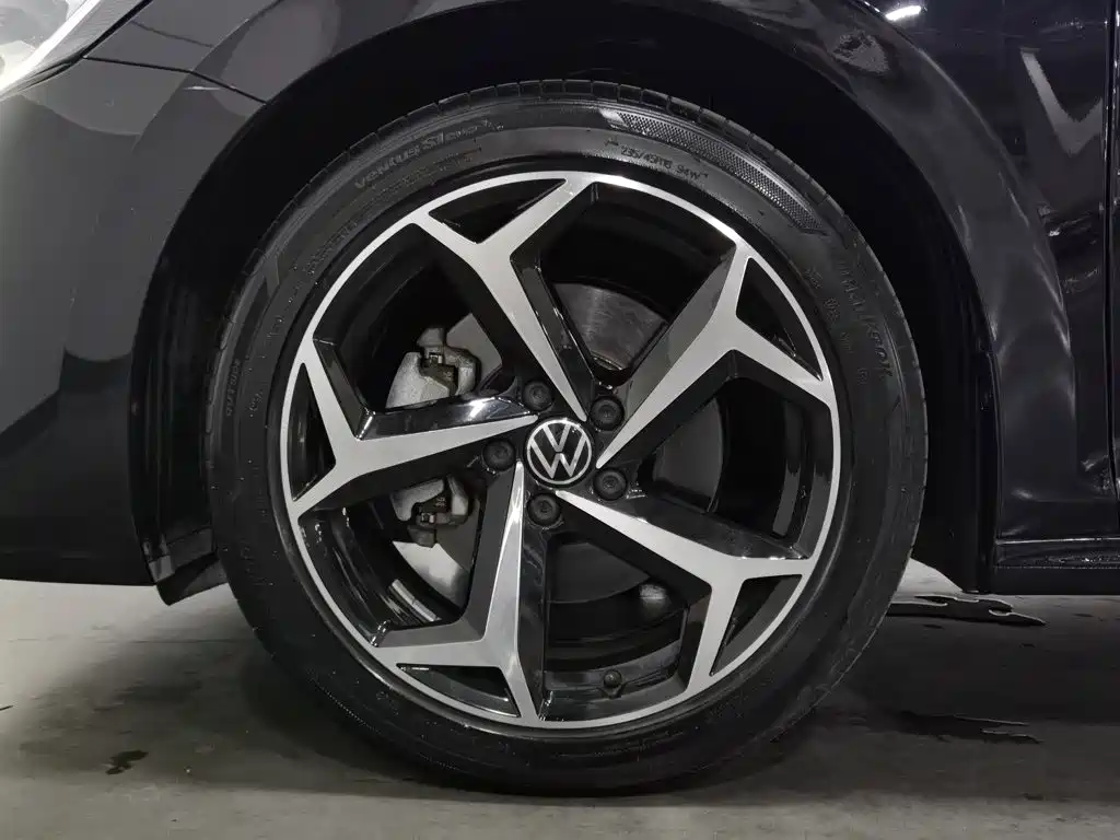 Volkswagen Passat — фото 17