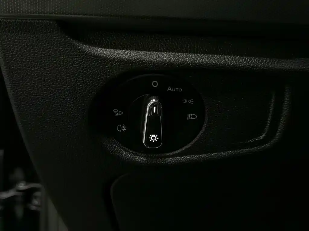 Volkswagen Passat — фото 21