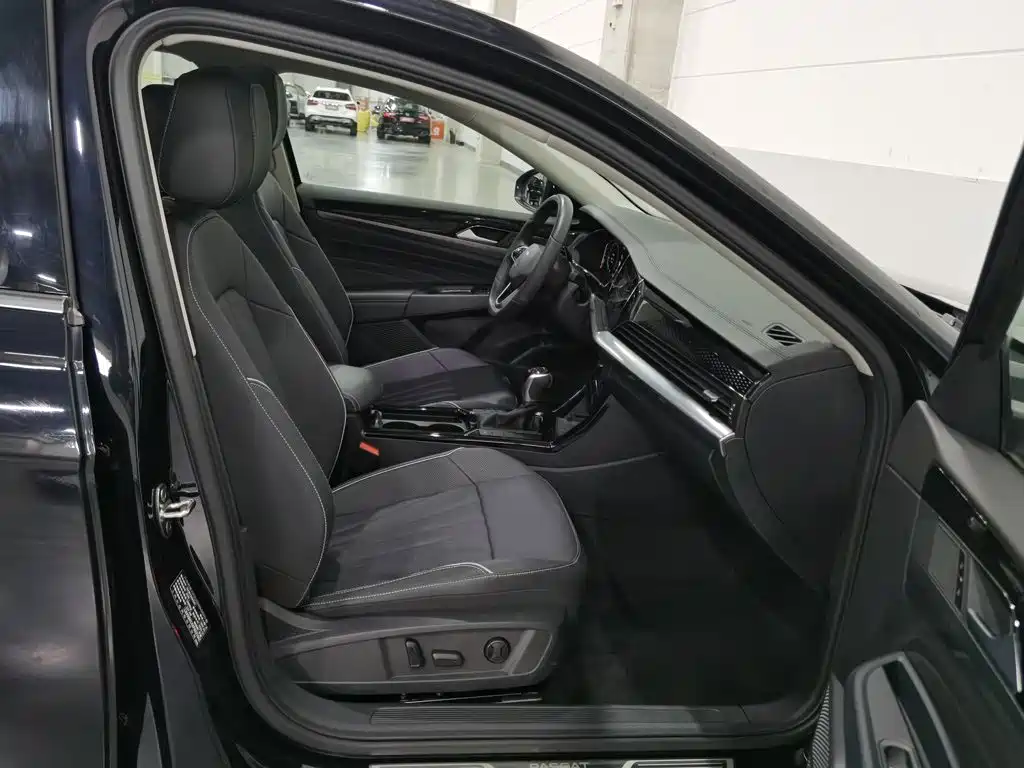 Volkswagen Passat — фото 23