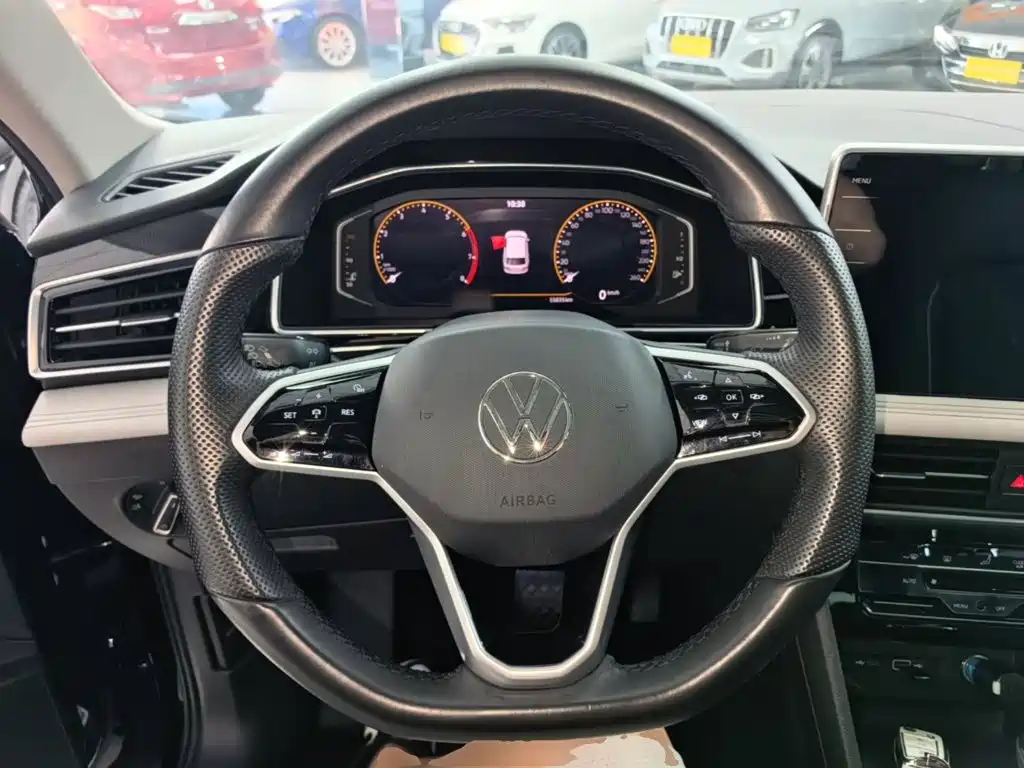 Volkswagen Tiguan L — фото 11