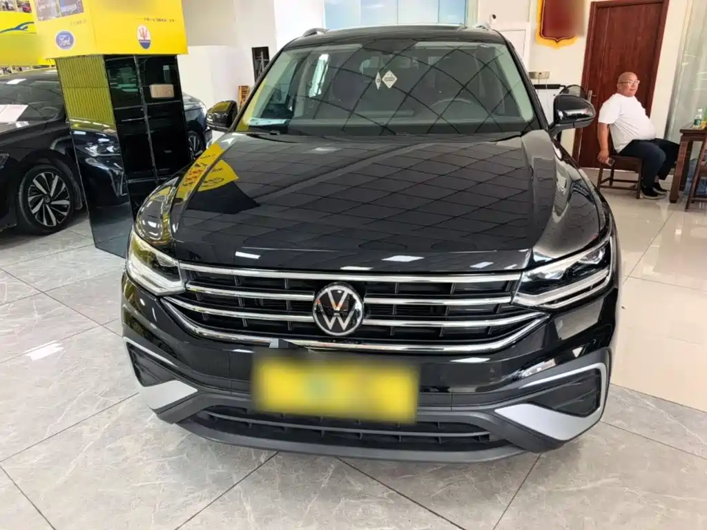 Volkswagen Tiguan L — фото 3