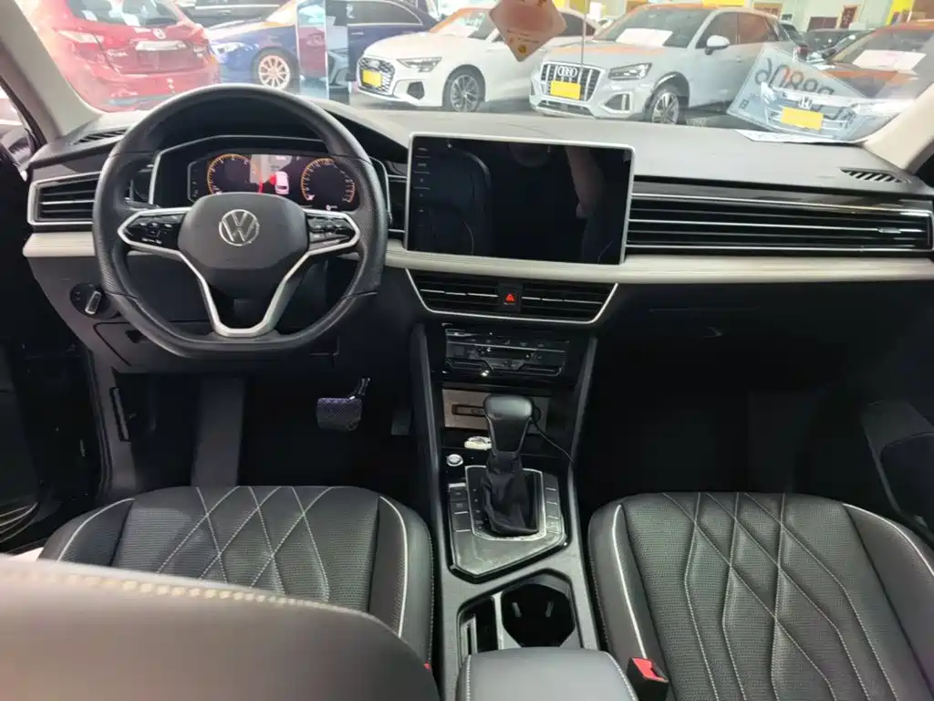 Volkswagen Tiguan L — фото 10