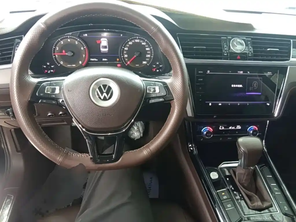 Volkswagen Phideon — фото 7