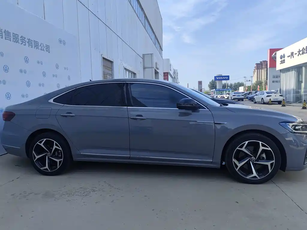 Volkswagen Passat — фото 6