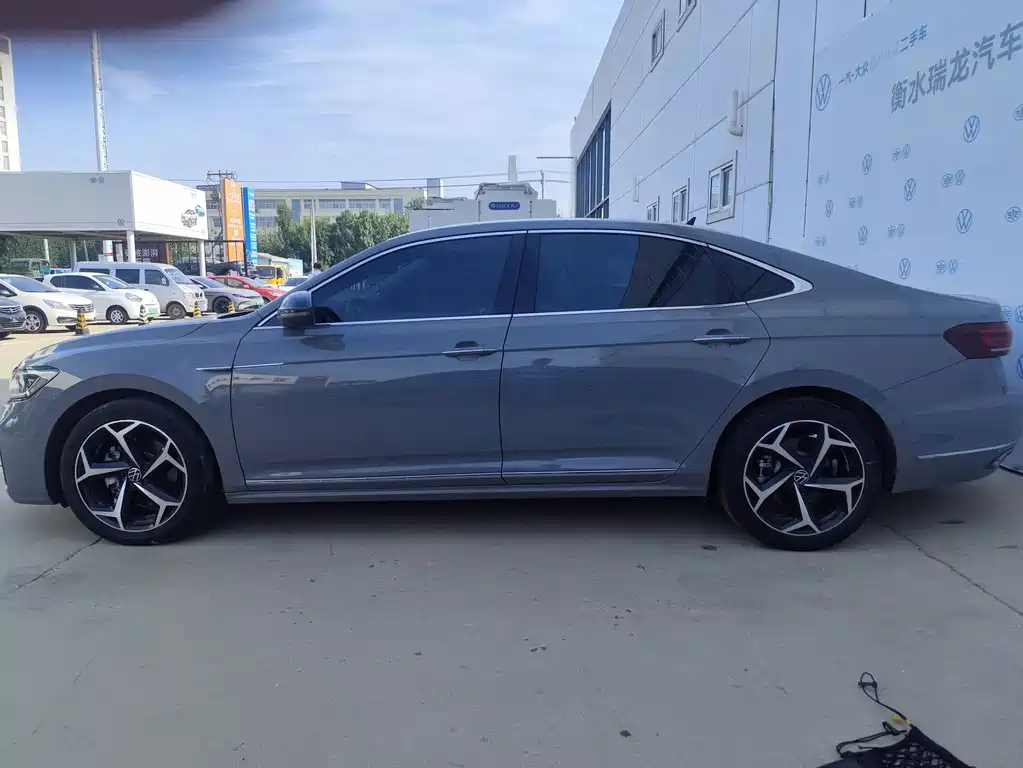 Volkswagen Passat — фото 7