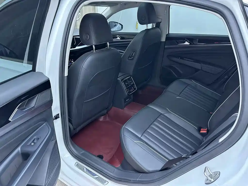 Volkswagen Passat — фото 19