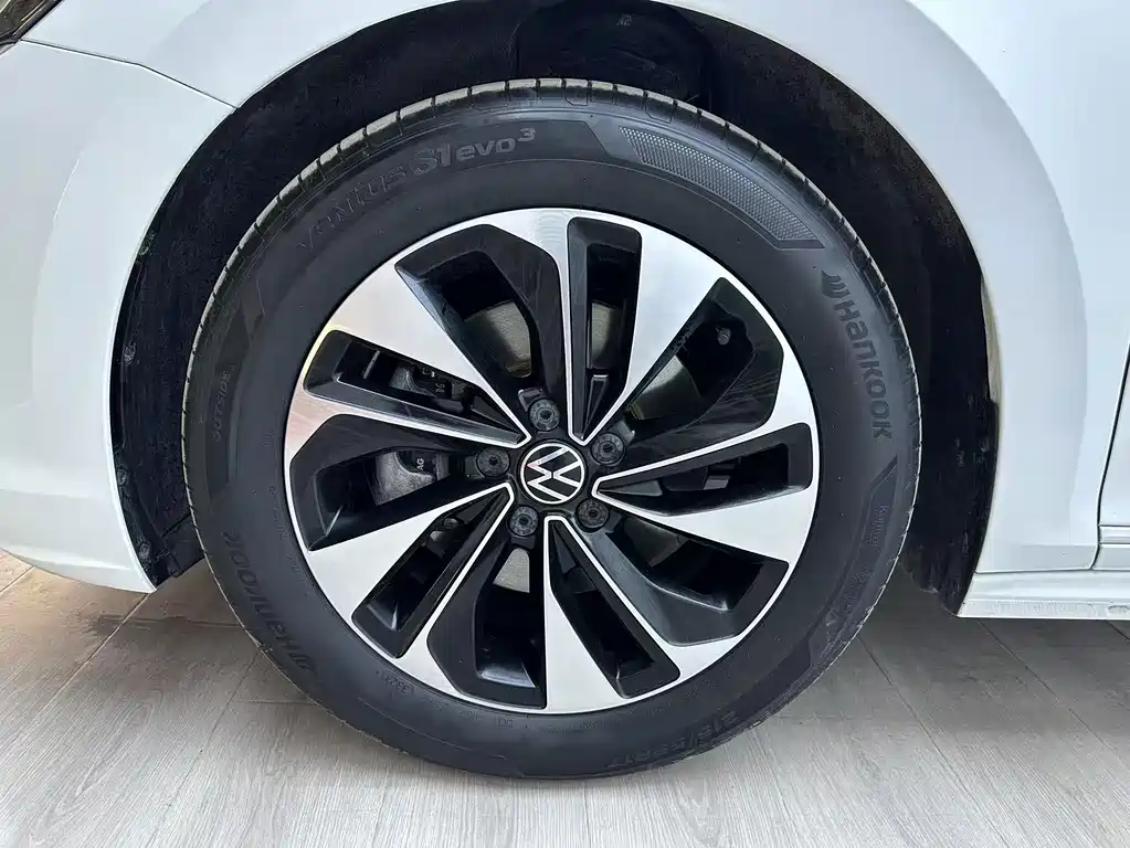 Volkswagen Passat — фото 22