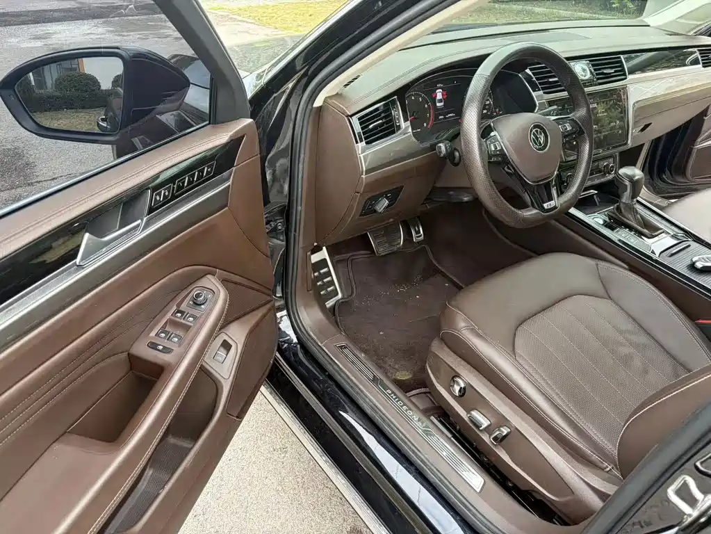 Volkswagen Phideon — фото 11