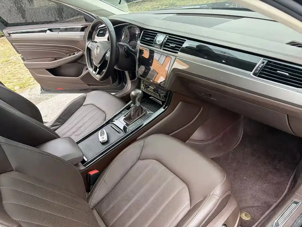 Volkswagen Phideon — фото 16