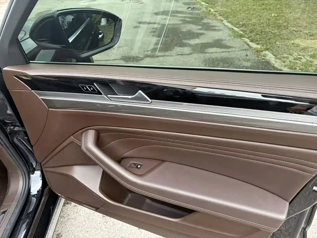 Volkswagen Phideon — фото 17