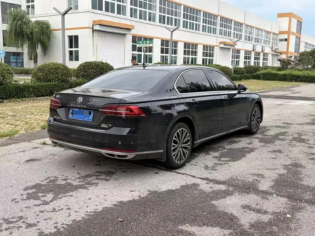 Volkswagen Phideon — фото 5