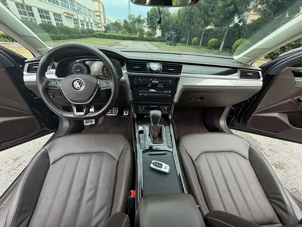 Volkswagen Phideon — фото 7