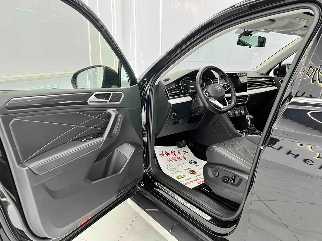 Volkswagen Tiguan L — фото 9