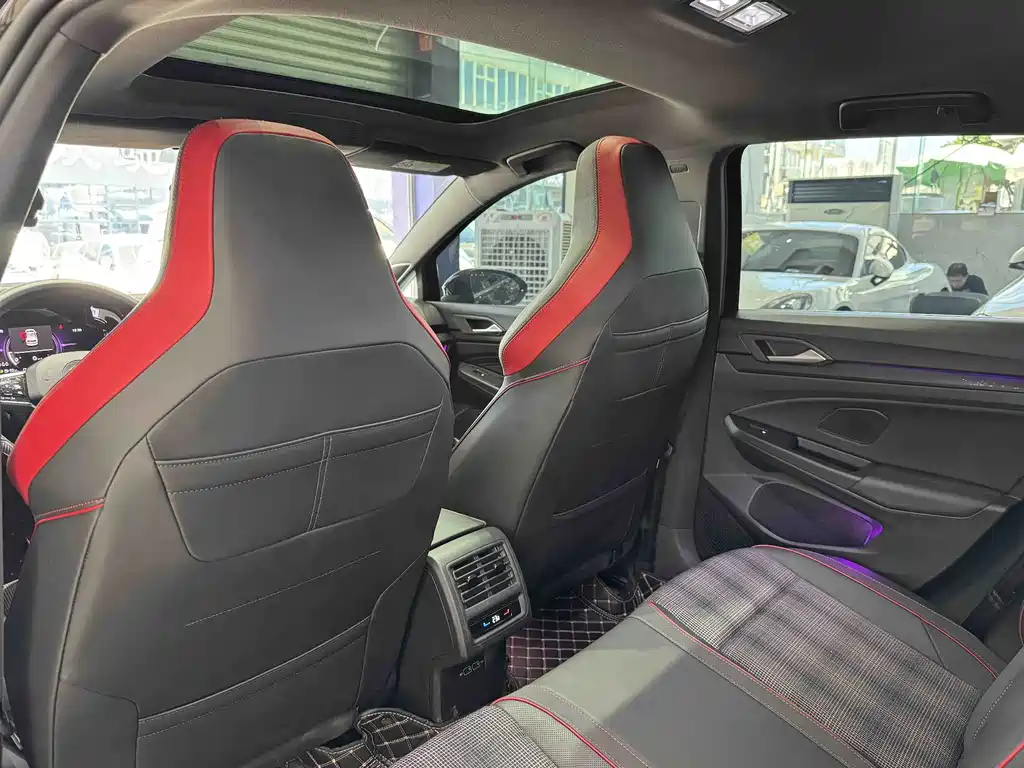 Volkswagen Golf GTI — фото 14