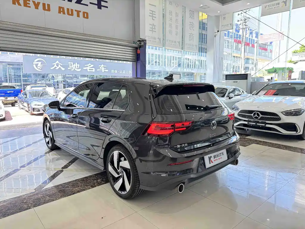 Volkswagen Golf GTI — фото 15