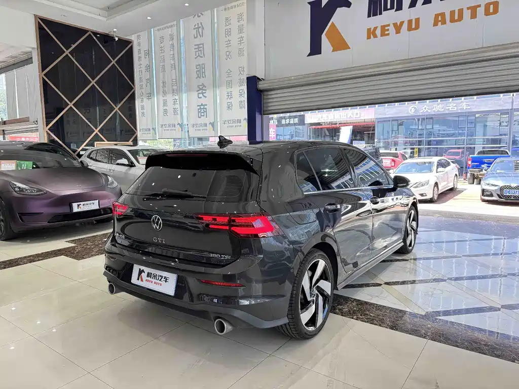 Volkswagen Golf GTI — фото 17