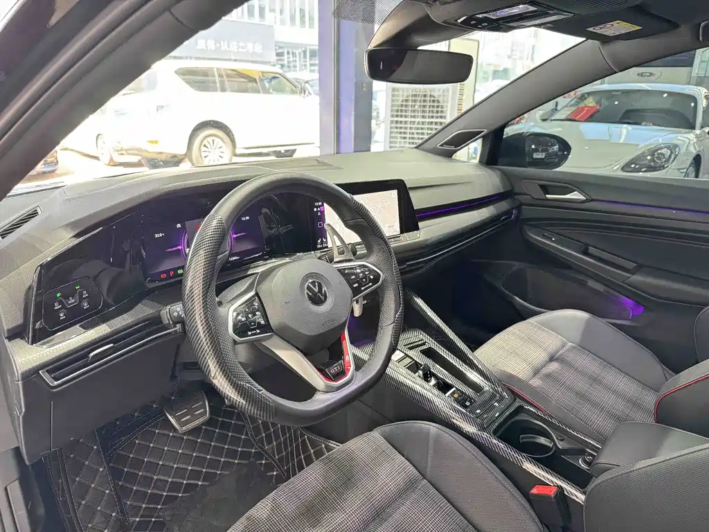 Volkswagen Golf GTI — фото 6