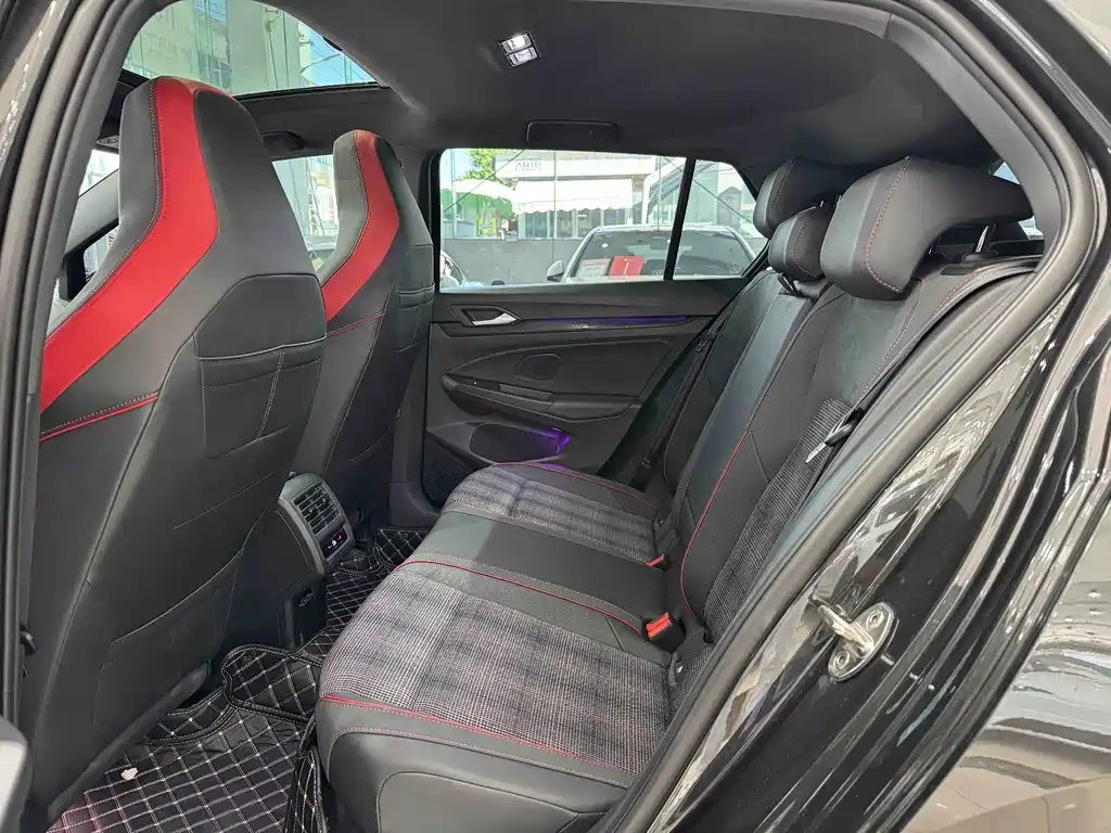 Volkswagen Golf GTI — фото 9