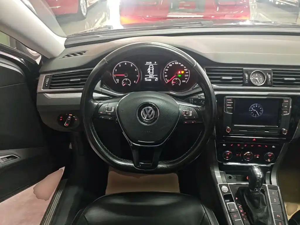 Volkswagen Passat — фото 11