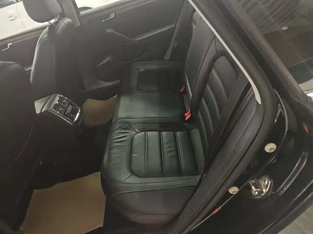 Volkswagen Passat — фото 17