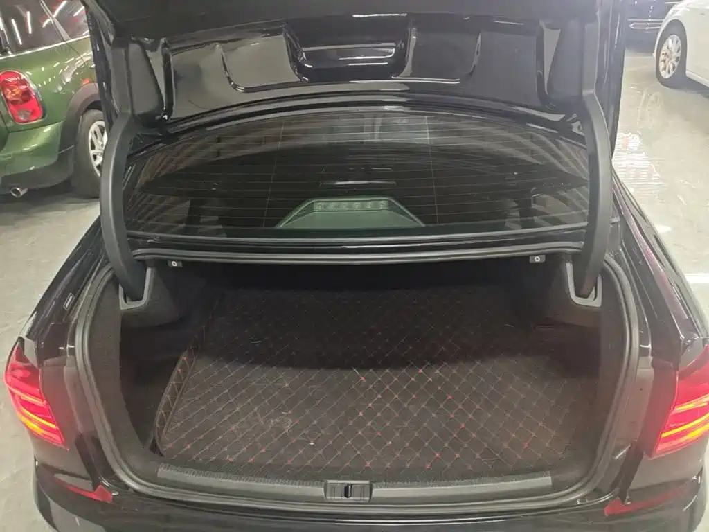 Volkswagen Passat — фото 19