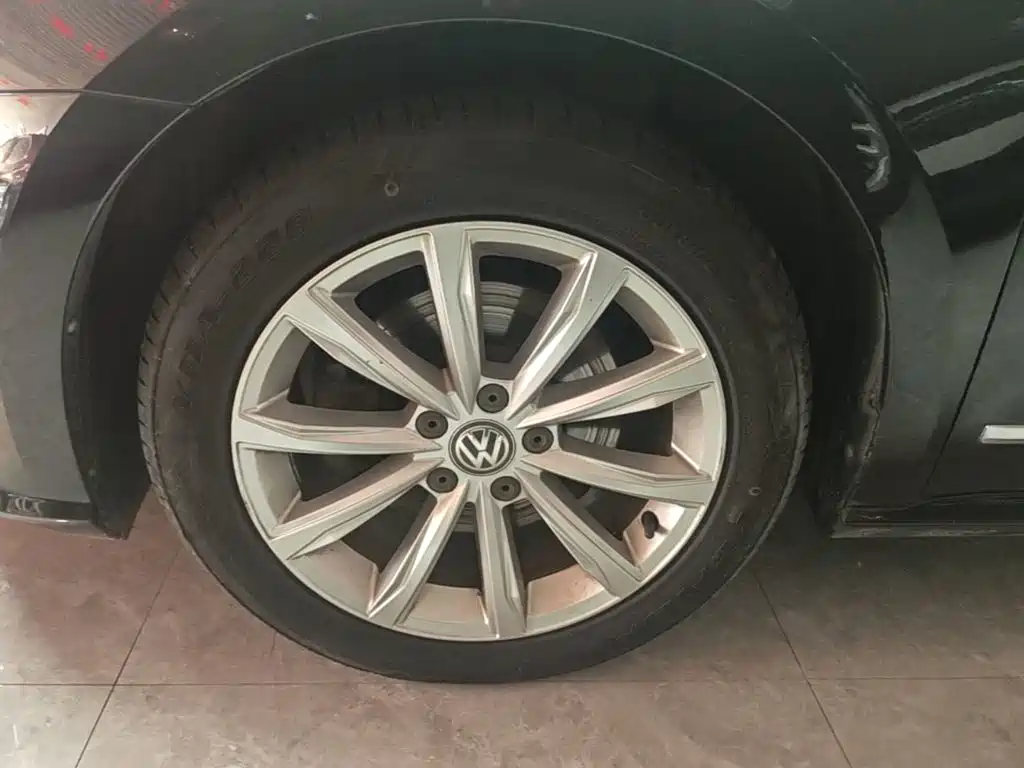 Volkswagen Passat — фото 23