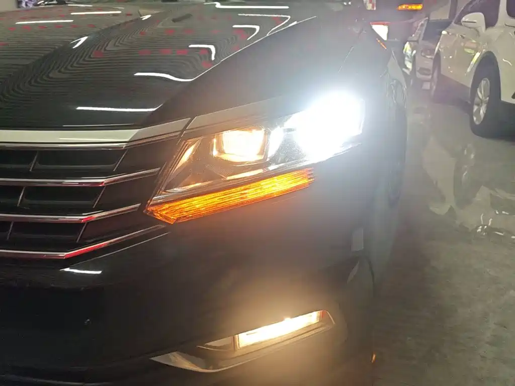 Volkswagen Passat — фото 24