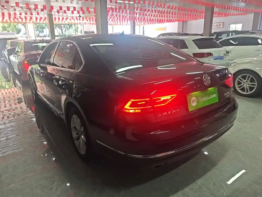 Volkswagen Passat — фото 5