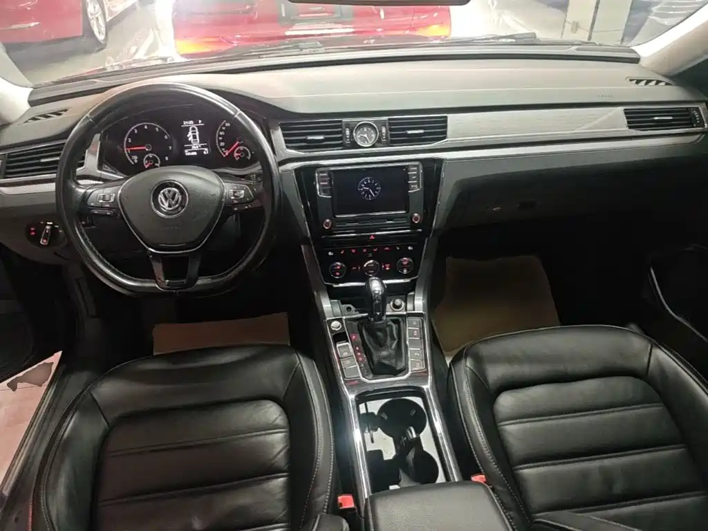 Volkswagen Passat — фото 10