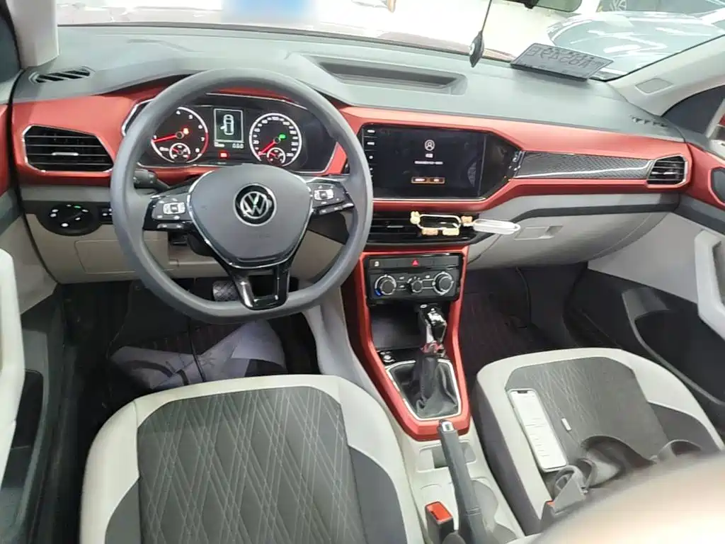 Volkswagen T-Cross — фото 10