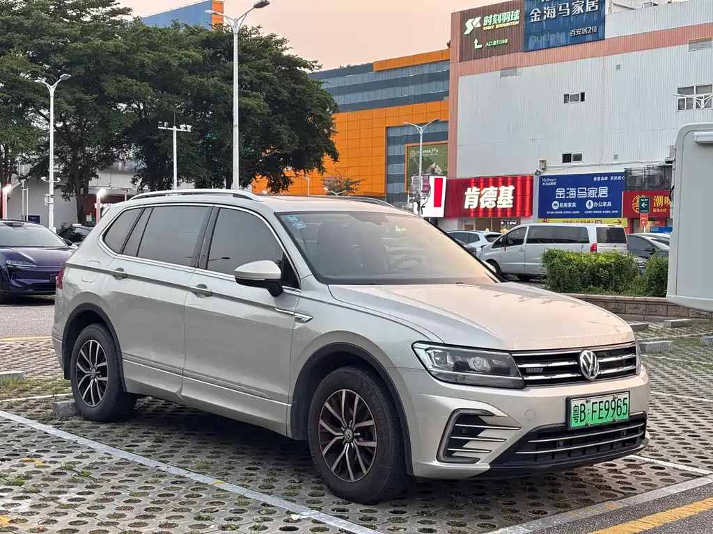 Volkswagen Tiguan L PHEV — фото 3