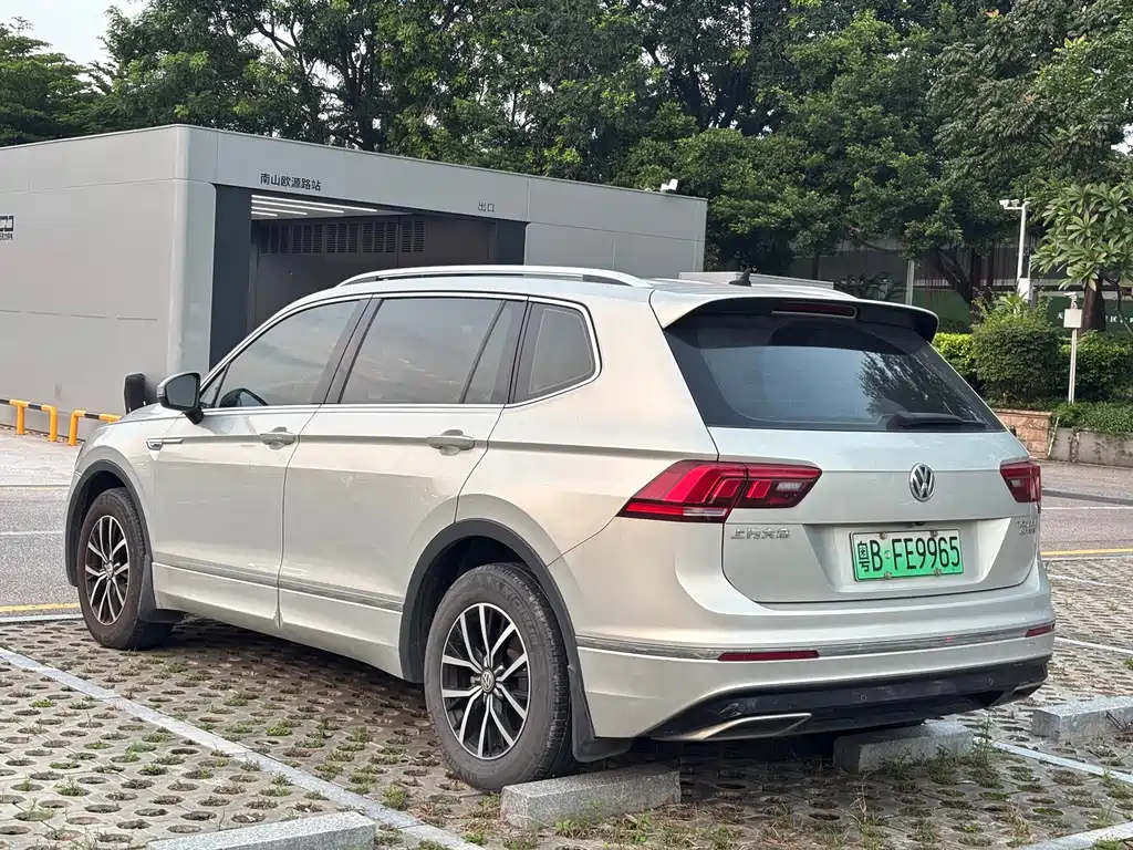 Volkswagen Tiguan L PHEV — фото 7