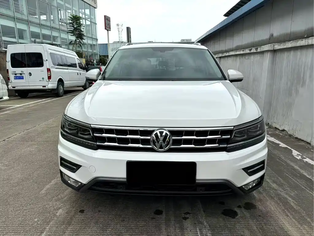 Volkswagen Tiguan L — фото 2