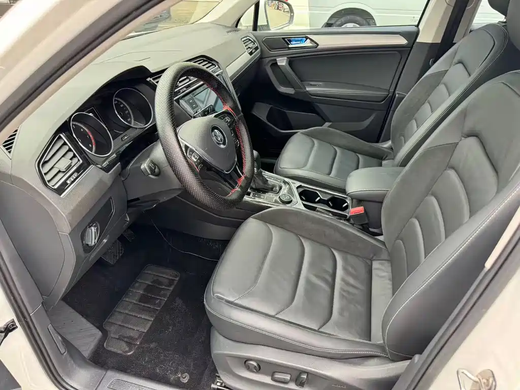Volkswagen Tiguan L — фото 3