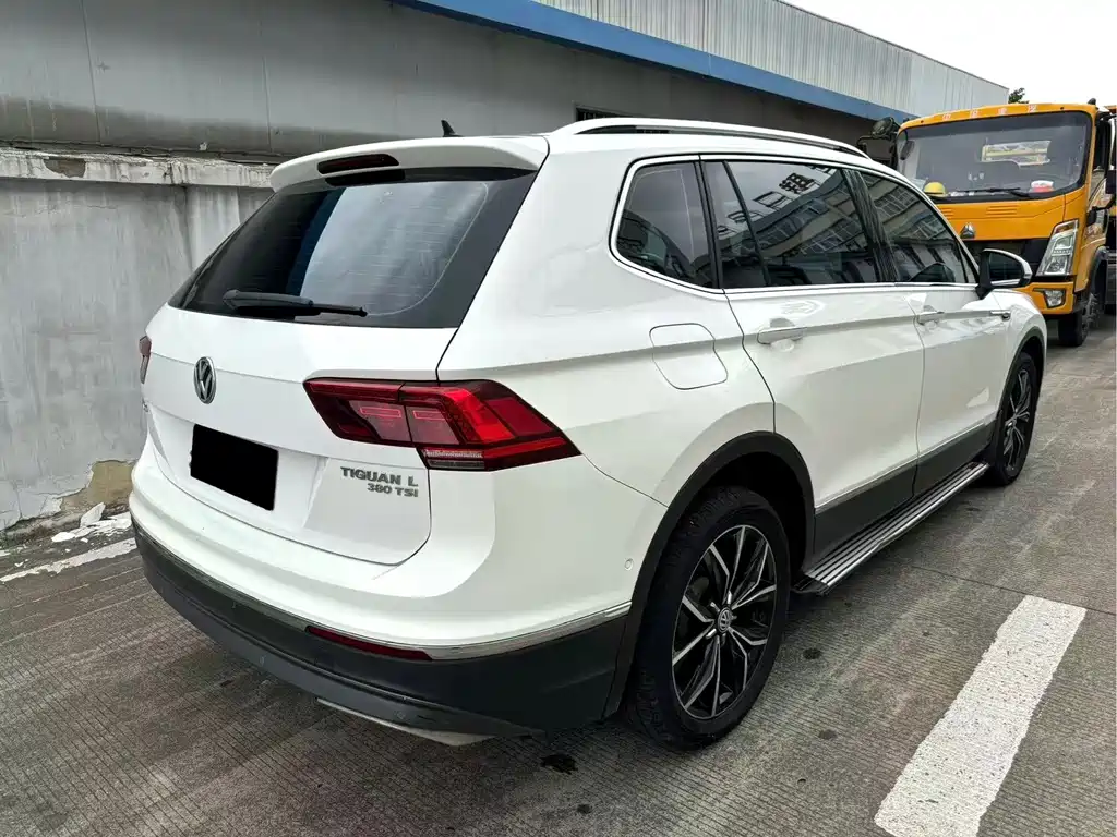 Volkswagen Tiguan L — фото 7
