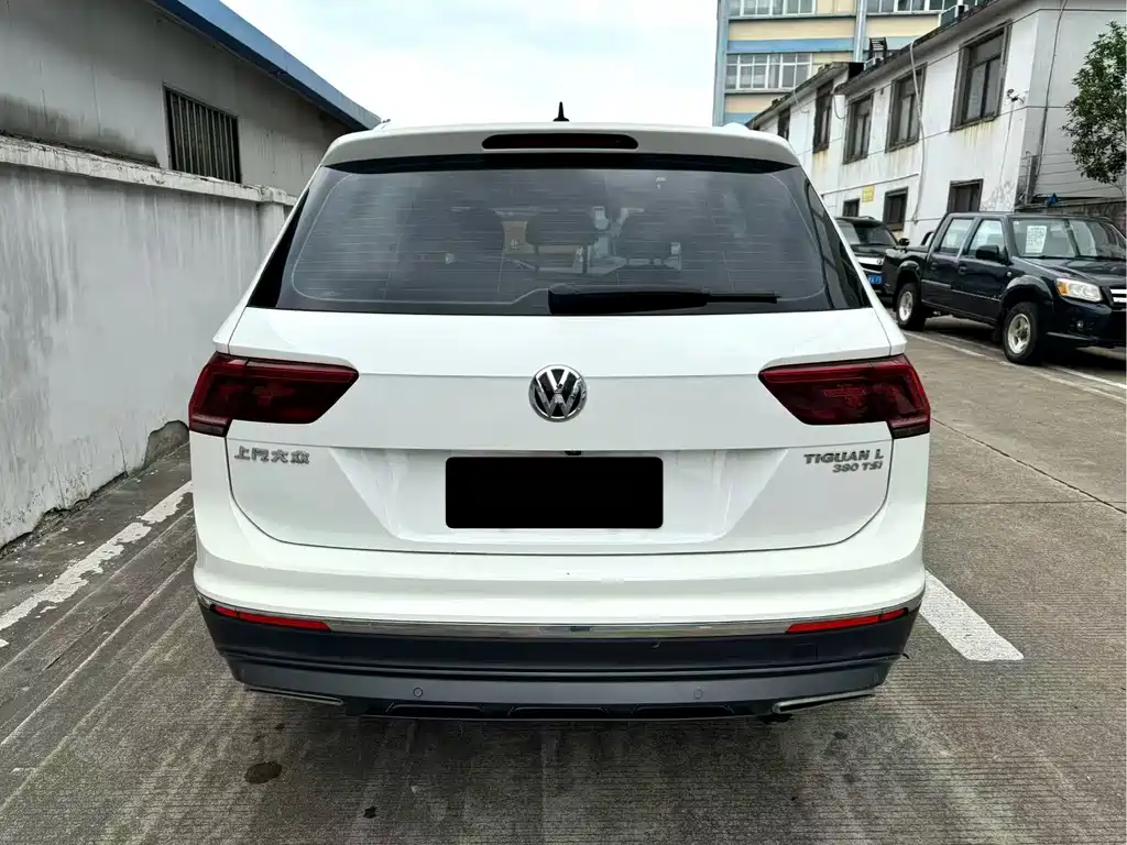 Volkswagen Tiguan L — фото 9
