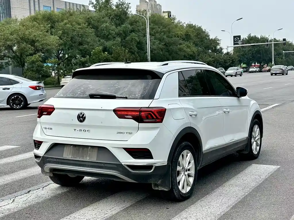 Volkswagen T-Roc — фото 6