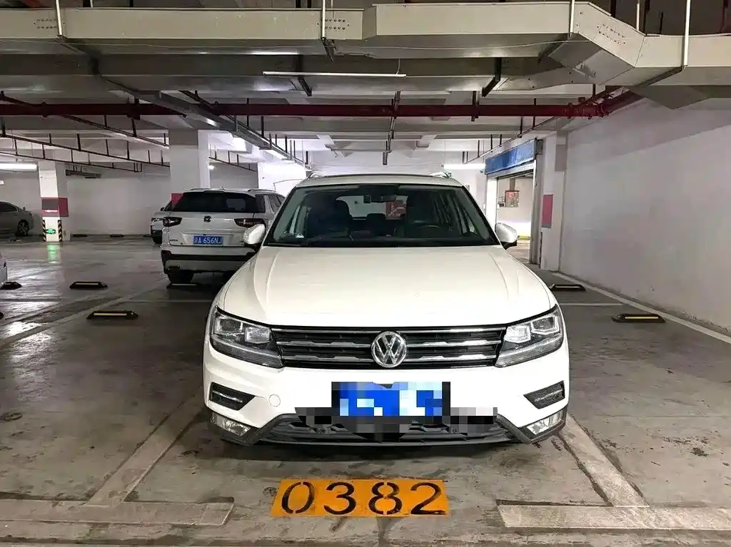 Volkswagen Tiguan L — фото 2