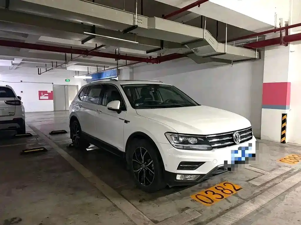 Volkswagen Tiguan L — фото 3